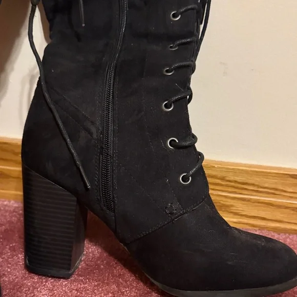 Elegant Black Lace-Up Women's Boots - Picture 4 of 7